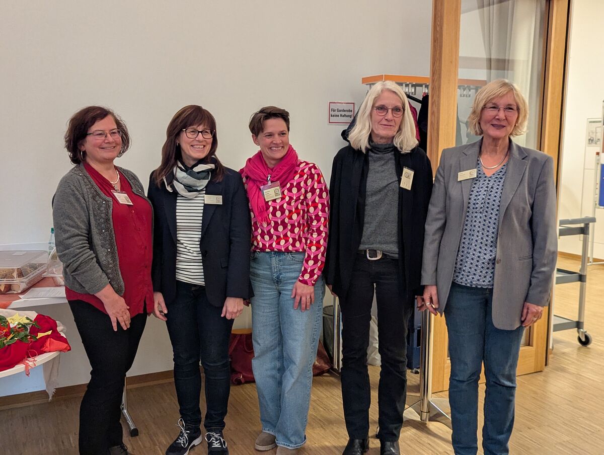 (von links nach rechts) Susanne Resch<b> </b>(Katholische Beratungsstelle f&uuml;r Schwangerschaftsfragen im SkF e.V. W&uuml;rzburg), Anita Reichert (Klinikseelsorgerin am Uniklinikum W&uuml;rzburg),<b> </b>Cornelia Siedler (Malteser Hilfsdienst e.V., Di&ouml;zese W&uuml;rzburg), Barbara Biemer (pro familia, Staatlich anerkannte Beratungsstelle f&uuml;r Schwangerschaftsfragen W&uuml;rzburg), Birgit Wysocki (Staatlich anerkannte Beratungsstelle f&uuml;r Schwangerschaftsfragen im Evangelischen Beratungszentrum W&uuml;rzburg) | Foto: A. E. Thieser