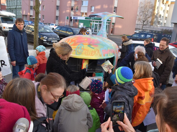 23.01.2023 | Ein echtes Unikat – der neue Bücherschrank für die Zellerau