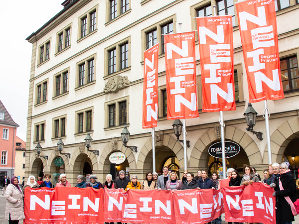 Verwaltungsspitze und Frauenorganisationen setzen Zeichen