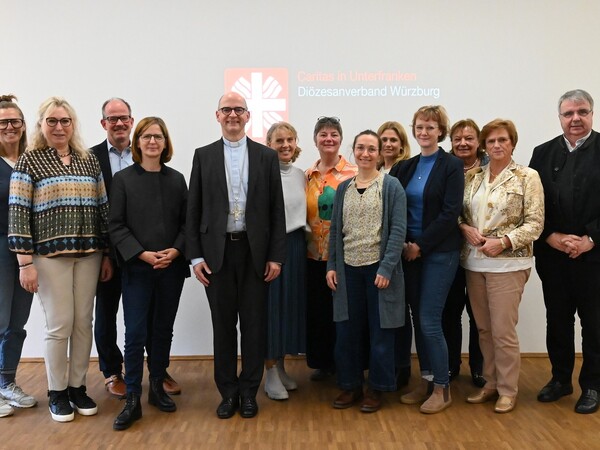 Bischof über Katholische Schwangerschaftsberatung informiert